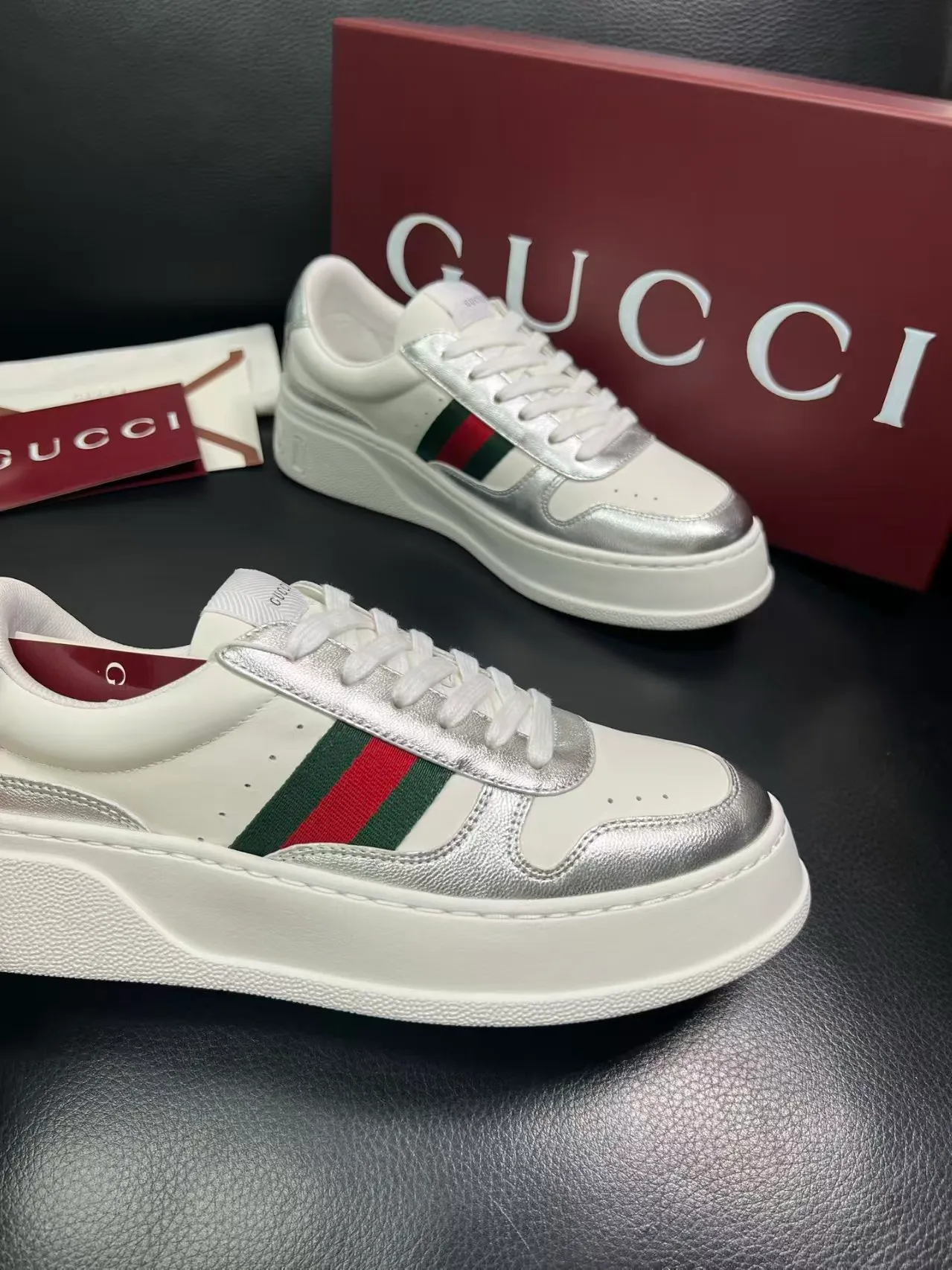 P420 new men's shoes GUCCI [Lightning] latest shoes are shipped. Original quality, fashionable and trendy, using special materials and brand new packaging. The foot feels super comfortable and the workmanship is impeccable Code number: 38-45 No. 058